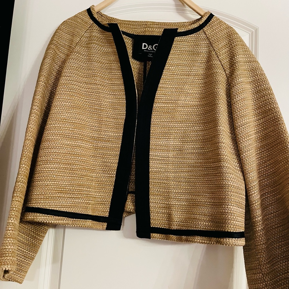 Dolce & Gabbana cardigan in gold with a black trim. Long sleeves. Size 46.